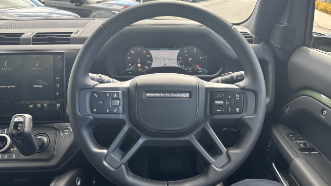 Land Rover Defender 3.0 D250 X-Dynamic HSE 90 3dr Auto Diesel Estate - Image 15
